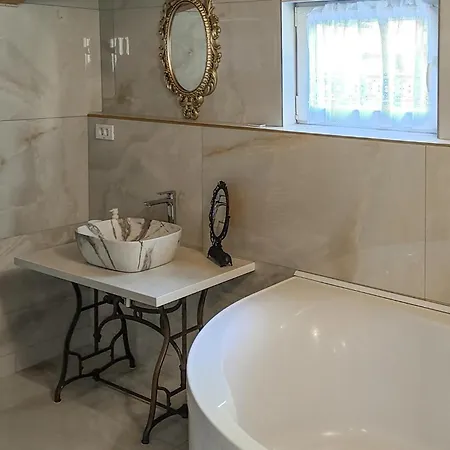 2 Bedroom Lovely In