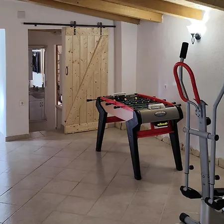 2 Bedroom Lovely In Novi Vinodolski