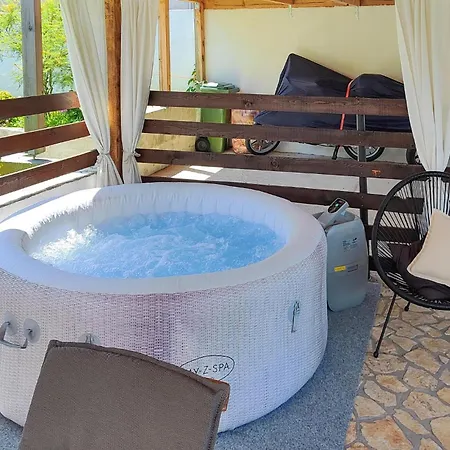 2 Bedroom Lovely In Holiday home Novi Vinodolski