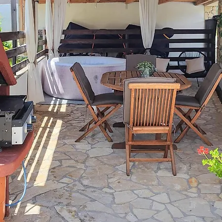 2 Bedroom Lovely In *