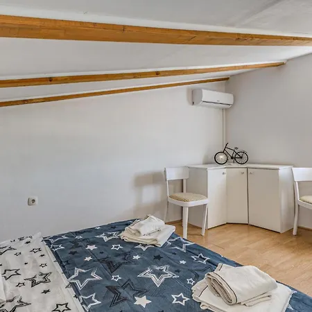 2 Bedroom Lovely In Holiday home