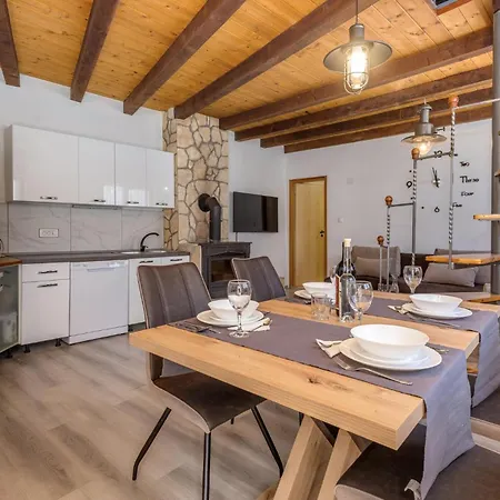 2 Bedroom Lovely In * Novi Vinodolski